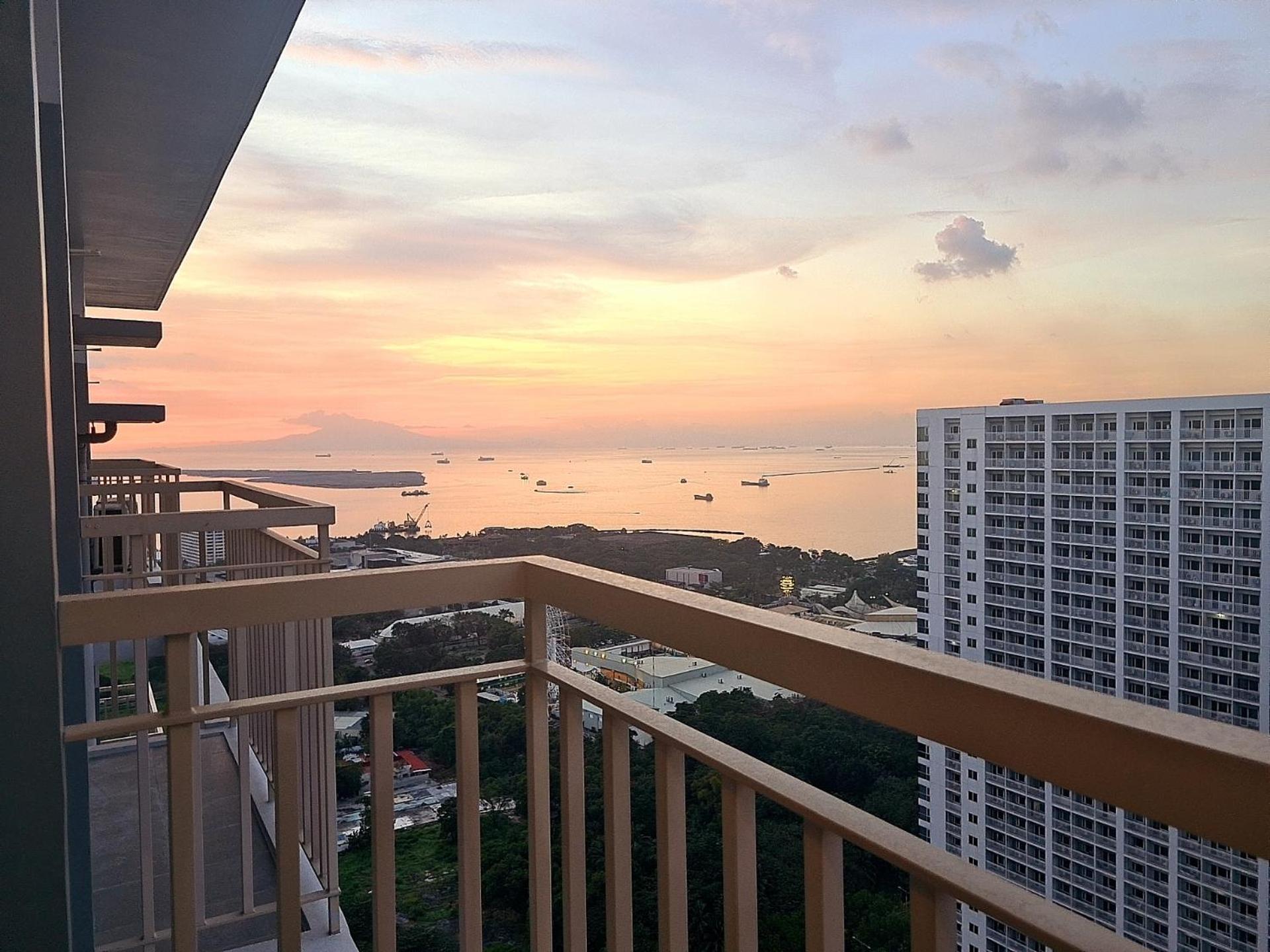 Cozy Penthouse 2Br Suite W Balcony - Amazing Manila Bay View And City Skyline Near Moa Pasay Exterior photo